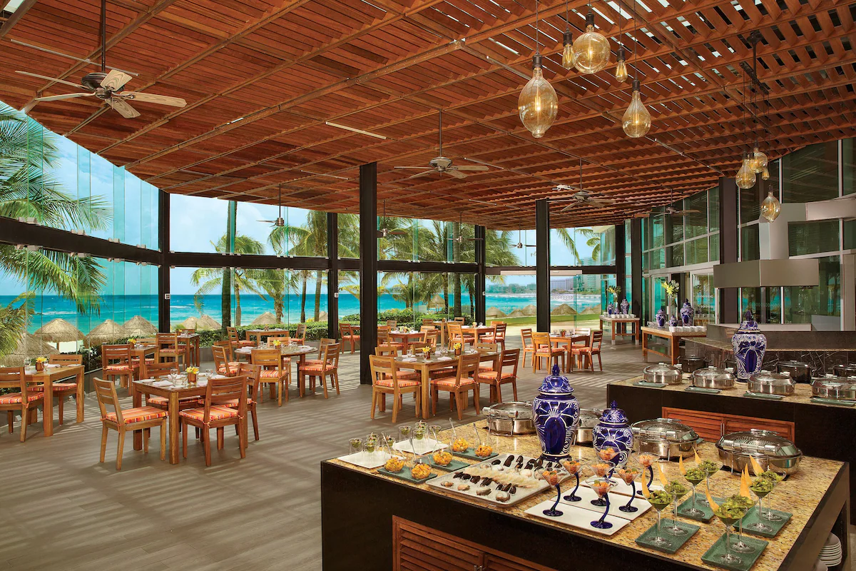 Krystal Grand Cancún All Inclusive photo 2